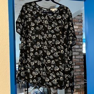 Short sleeve dark blue top